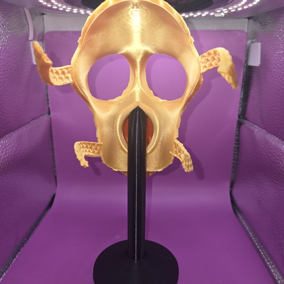 Fancy gold Gas Mask Decor - Picture 3 of 5